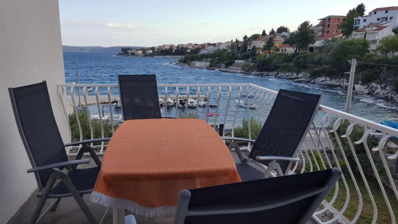 Apartment Apartmani Laura Trogir